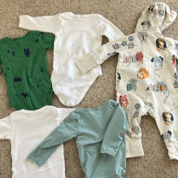 🌟 3 for $12 • Cozy baby One Piece Set - Green, Blue, White - Picture 8 of 8